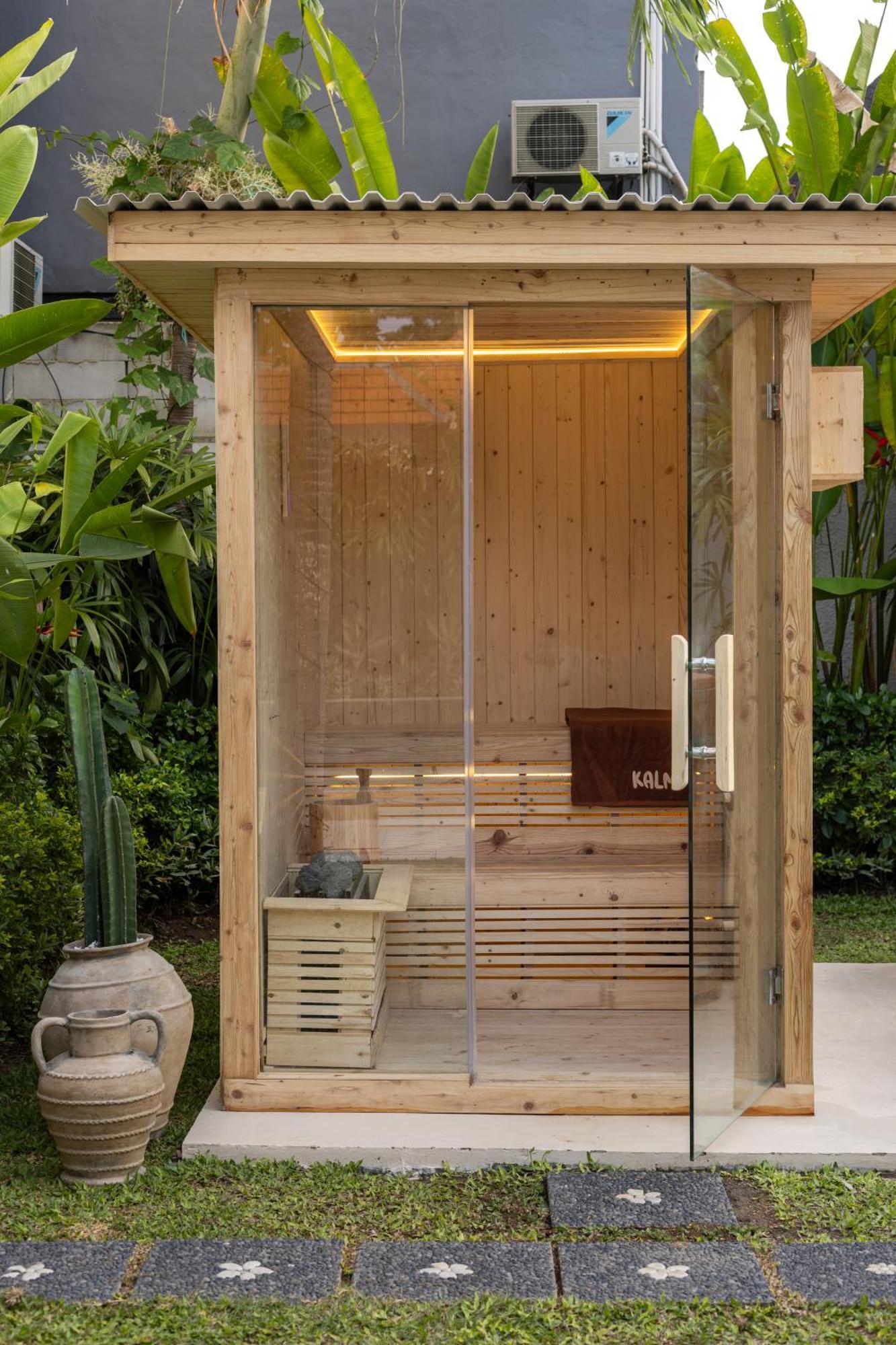 Kalm Bali Hotel Canggu Exterior foto