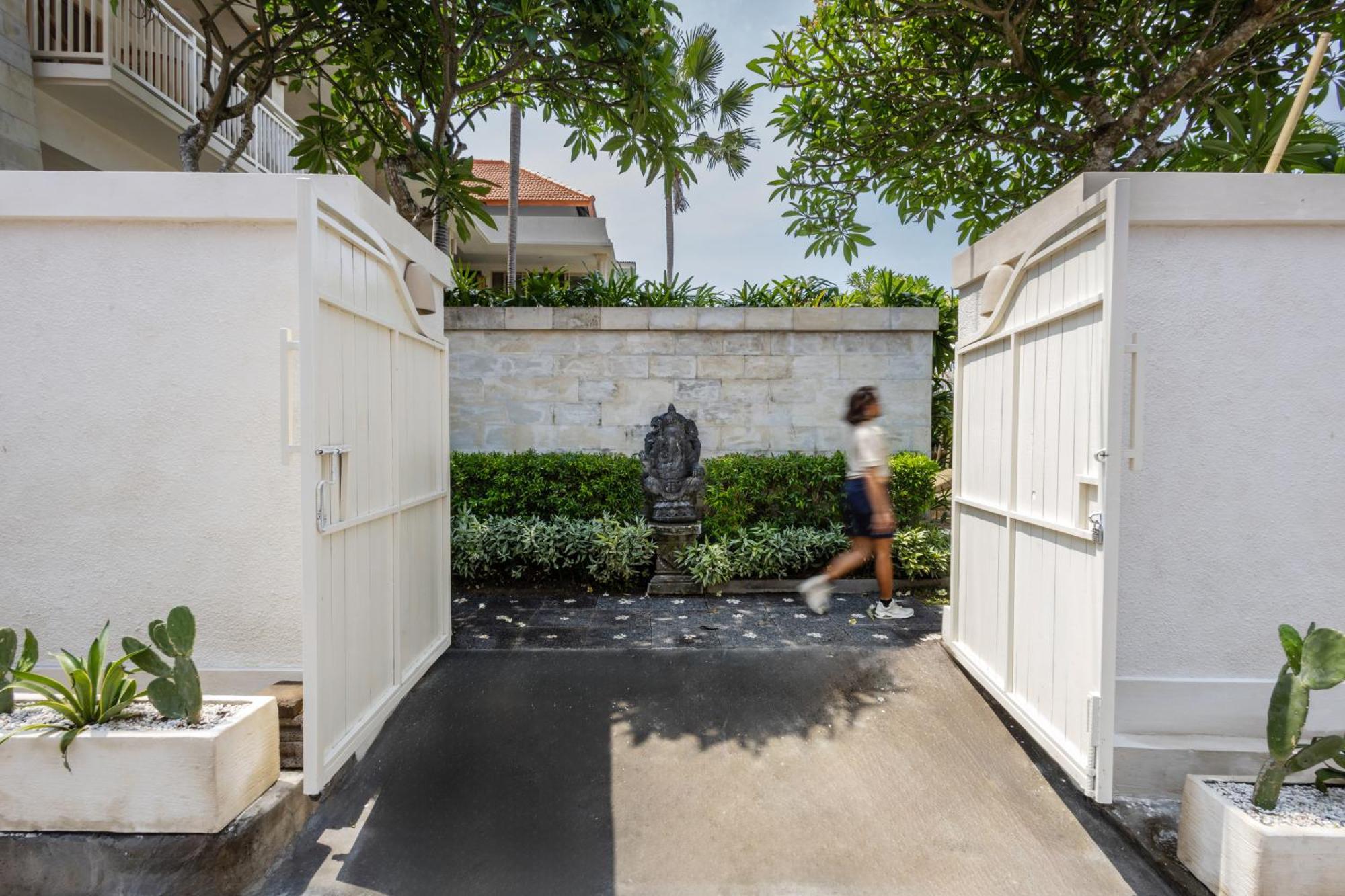 Kalm Bali Hotel Canggu Exterior foto